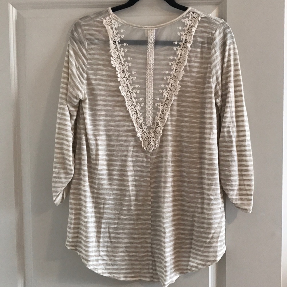 Francesca's Flowy Lace Back Long Sleeve Top M